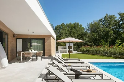 Villa in Hasselroth mit Schwimmbecken