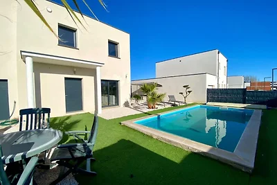 Villa familiare a Sérignan con piscina in...