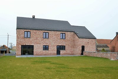 Geräumiges Ferienhaus mit Blick auf die Lands...