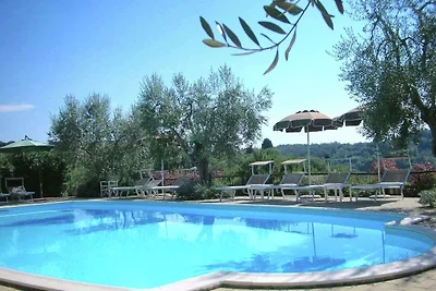 Agriturismo con piscina a Poggibonsi