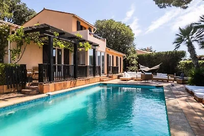 Villa in La Roquette mit Meerblick und Pool