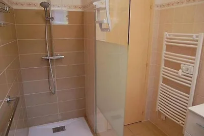 Pleasant Holiday Home in Salviac with Swimmin...