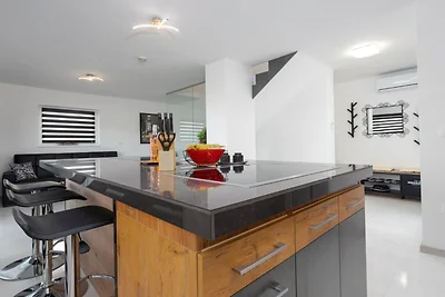 De Luxe Three Bedroom Apartment with Hot-Tub