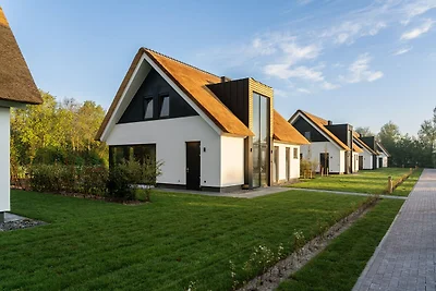 Luxuriöse Villa mit Sauna in Strandnähe