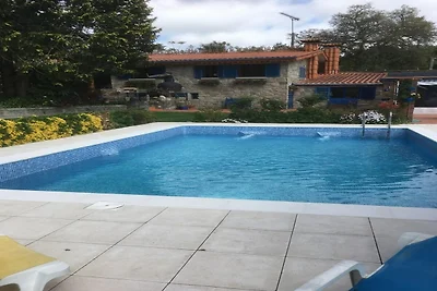 Casa vacanze con piscina vicino a Viana do...