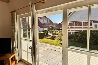 Ferienhaus mit Kaminofen in Burhave