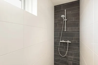 Confortevole bungalow con microonde, in mezzo...