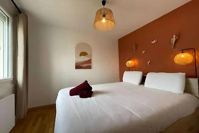 Chic & Cozy – Luxuriöse Wohnung mit Projektor