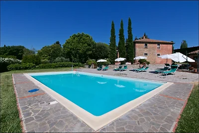 Geräumiger Bauernhof mit Swimmingpool in...