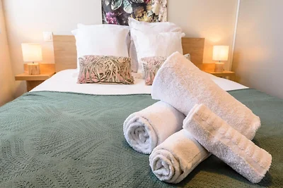 An den Toren des Kaiserlichen Palastes, 4.