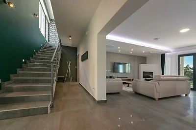 Villa in Ružići mit Schwimmbecken