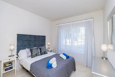 Modern 2-Bedroom Apartment - Alcazaba Lagoon...