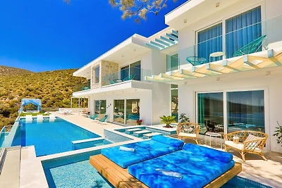 Villa in Kalkan mit Schwimmbecken