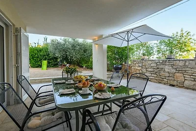 Villa in Rakalj mit Schwimmbecken