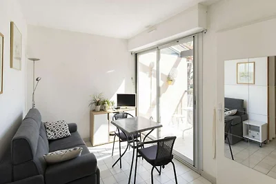 Tranquil apartment in Agde near beach