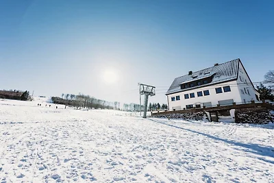 Q-Stall, Apartment 01