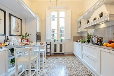 Attraktive Wohnung in Lucca mit Terrasse