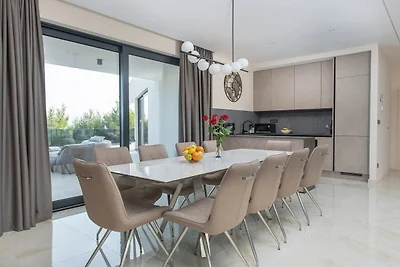 Luxuriöse Villa mit Meerblick und Whirlpool