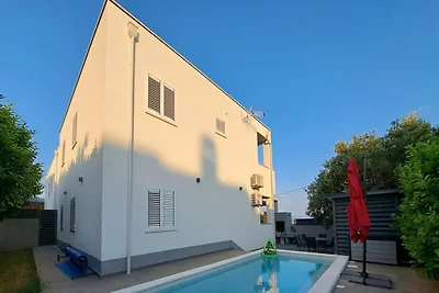 Geräumige Wohnung in Kastel Novi
