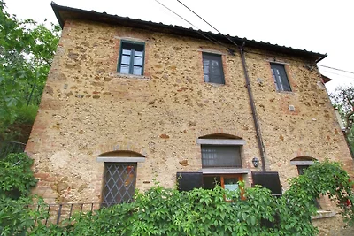 Agriturismo con piscina a Poggibonsi