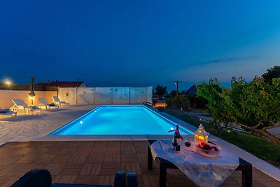 Schönes Ferienhaus mit in Lisicic