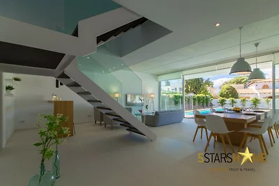 Villa am Meer mit Swimmingpool