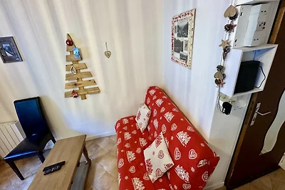 Alpenhütte in der Nähe der Forststraße