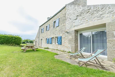 Vakantiehuis bij Lampaul Beach met tuin