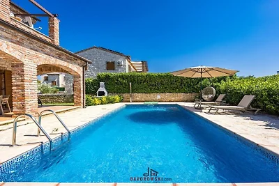Villa in Čabrunići mit Schwimmbecken