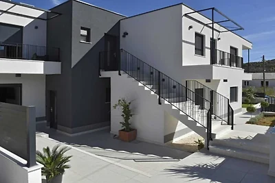 Luxury Slatine Apartments with Terrace and Ga...
