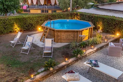 Villa a Lucca con Piscina e Vista Campagna