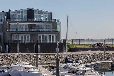 Helles, modernes Apartment mit großen Balkone...