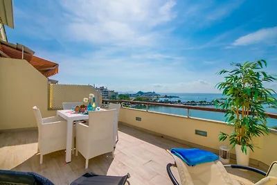 Appartement met panoramisch uitzicht op zee