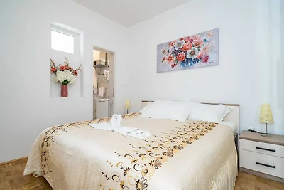 Apartment Debos - One-Bedroom Apartment with ...