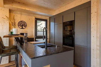 Chalet mit Sauna auf dem Balkon