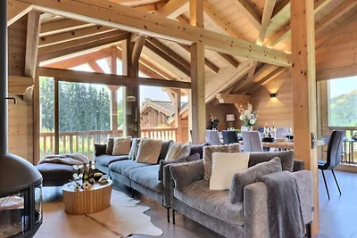 Chalet in Les Gets mit Innenpool und Spa