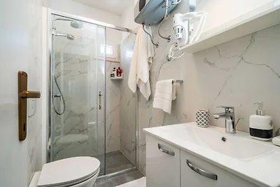 Apartment Debos - One-Bedroom Apartment with ...