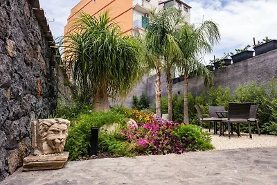 Leone Apartment with Garden