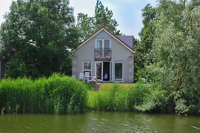 Bungalow am Wasser in Makkum mit Anlegestelle