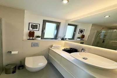 Spazioso appartamento in villa con vista mare