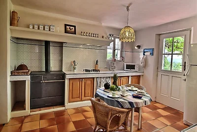 Moderne Villa mit Swimmingpool in Salernes...