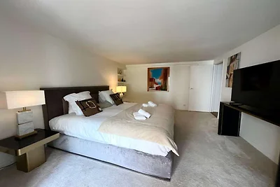 Appartement aan de Champs-Elysées voor 6...