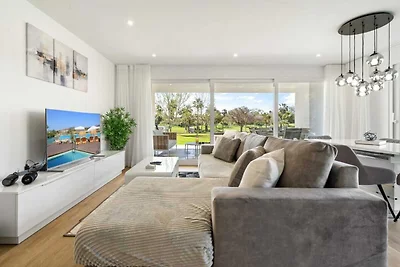 Chic 3-Bed Apartment ALCAZABA LAGOON (2107)