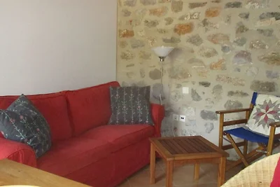 Gemütliches Ferienhaus in Leonidio mit Garten