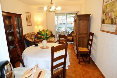 Lagos Residenz mit drei Zimmern