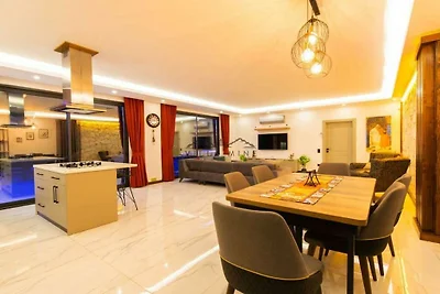Villa in Kalkan mit Schwimmbecken