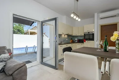 Ferienwohnung in Kukci mit Schwimmbecken