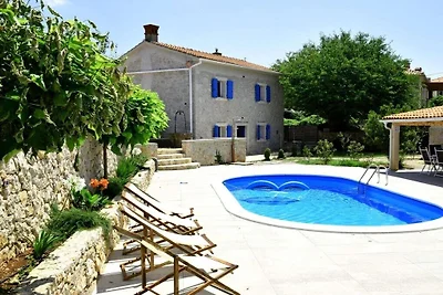 Ferienhaus in Malinska mit Schwimmbecken