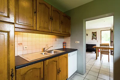 Sonniges Cottage am Waldrand in Awenne