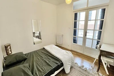 Am geräumigen SNCF-Bahnhof Faffa T5